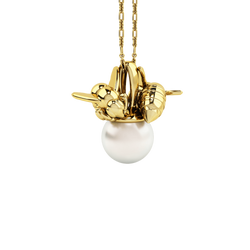 1986 Bee 93° Twin Bee Pendant with 10mm White pearl in Yellow Gold